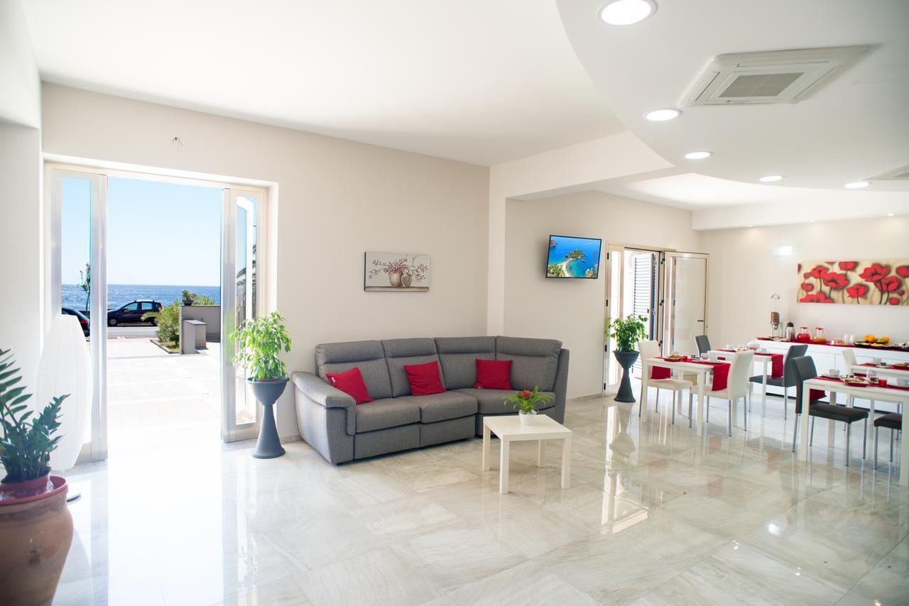 Riva Del Sol Bed & Breakfast Santa Teresa Di Riva Exterior foto