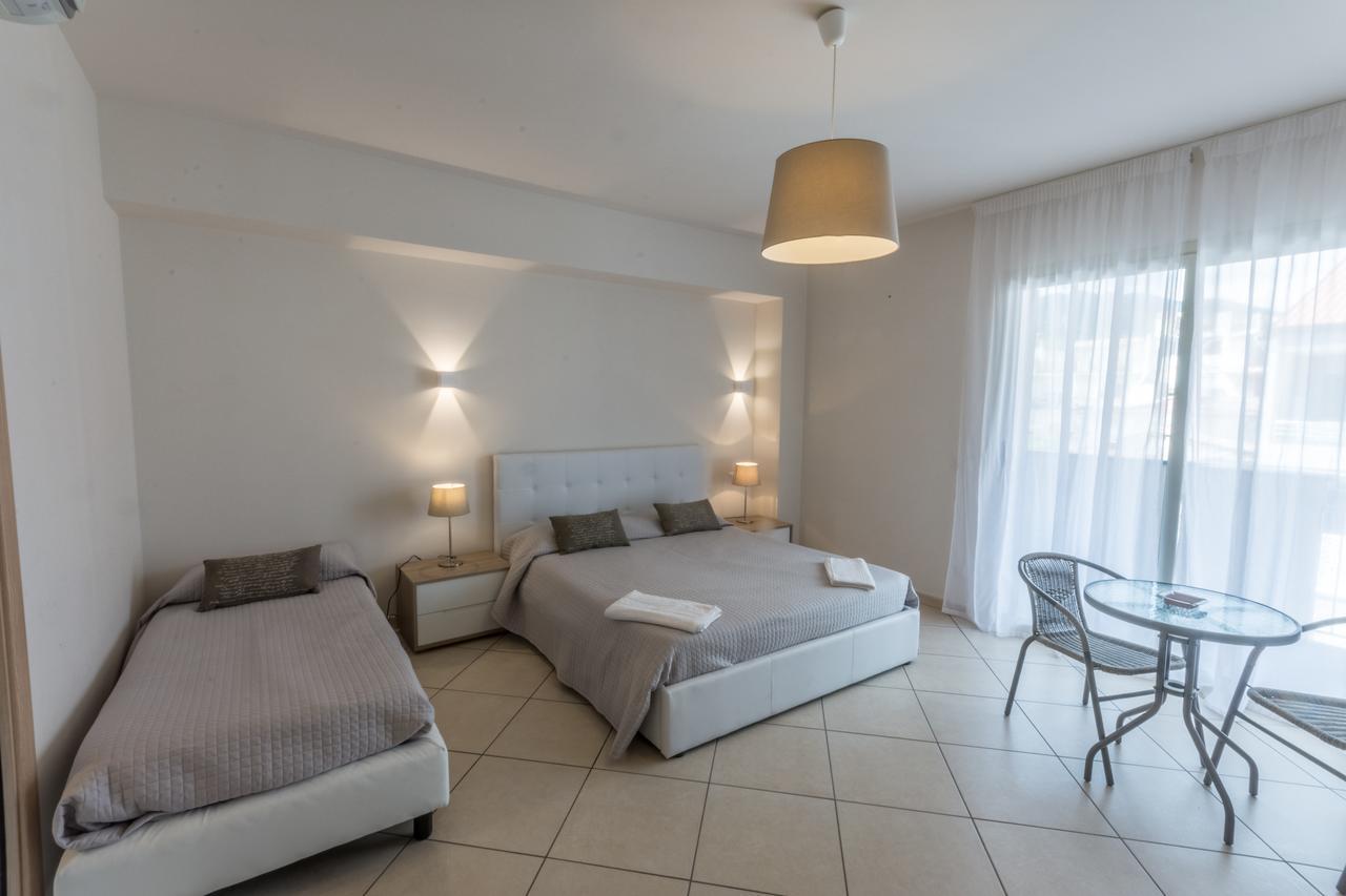 Riva Del Sol Bed & Breakfast Santa Teresa Di Riva Exterior foto